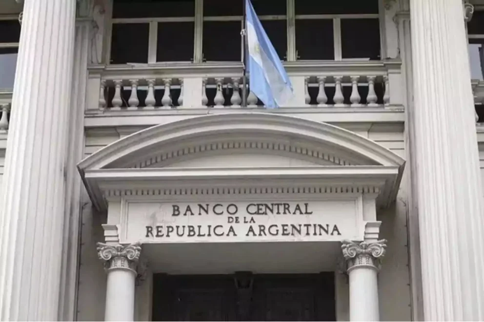 La compra de dólares por parte del Banco Central fue uno de los indicadores que bajaron el riesgo país. Foto: archivo