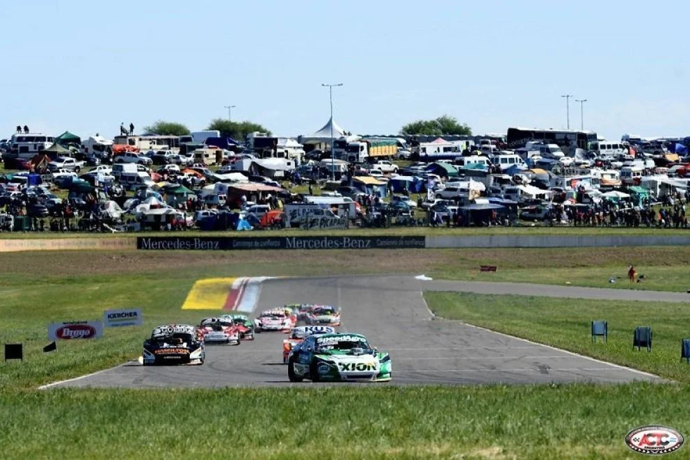 El Turismo Carretera disputa su 3ª fecha en Neuquén con 57 autos en pista.
