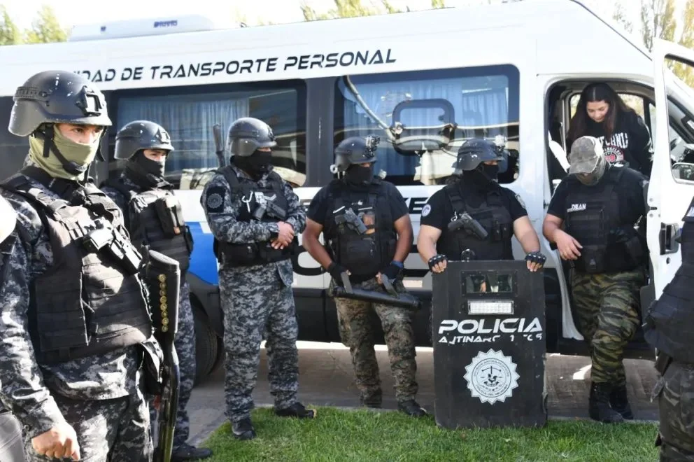 Secuestraron cocaína, marihuana, armas y más de $2 millones.