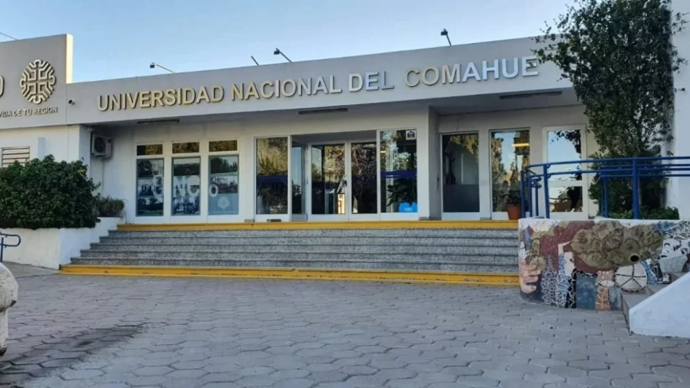 La Universidad Nacional del Comahue.