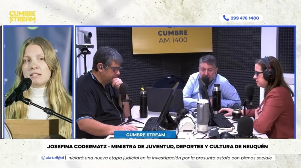 La ministra fue entrevistada en el programa "Nada sucede dos veces", con la conducción de los periodistas Mario Nico González, Evangelina Zingoni y Lucas Jara. Foto: captura de video Cumbre Stream