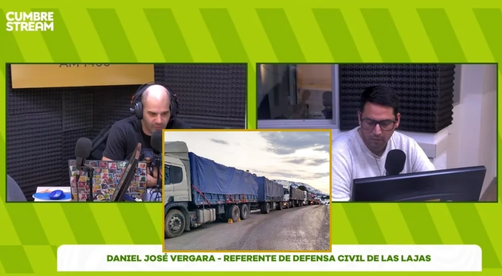 Transportes de cargas se encuentran varados a ambos lados del paso internacional Pino Hachado. Foto: captura de video Cumbre Stream