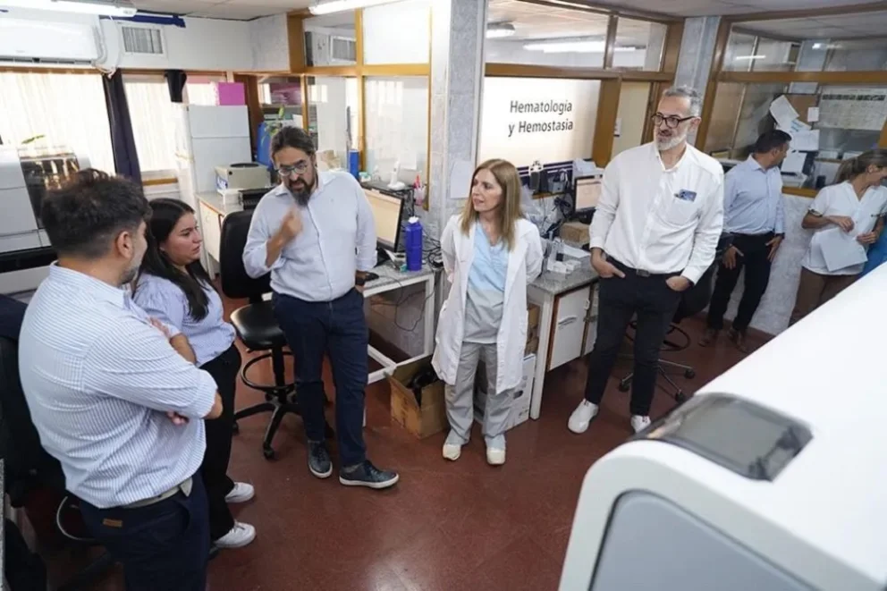 El ministro de Salud del Neuquén, Martín Regueiro, presentó los nuevos equipos. Foto: Neuquén Informa