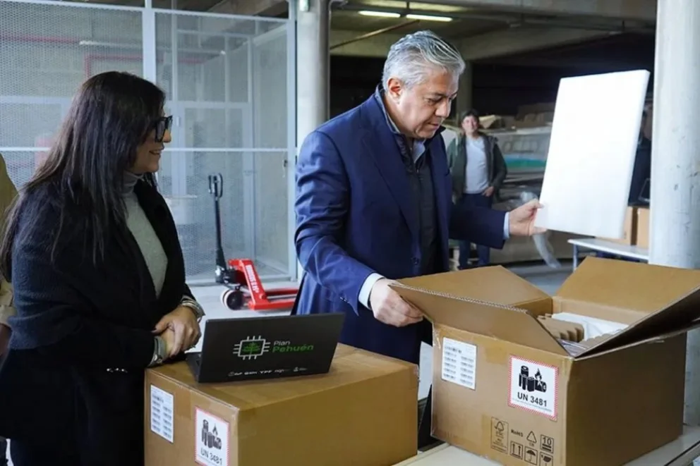 El plan contempla 40.000 netbooks, 7.000 tablets y tecnología de última generación para las aulas. Además, más de 7.000 docentes ya completaron las capacitaciones de la plataforma Escuela Digital Neuquina. Foto: Neuquén Informa