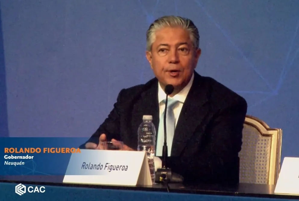 El gobernador neuquino disertó en la conferencia anual que organizan el Council of the Americas y la Cámara Argentina de Comercio y Servicios, en Buenos Aires. Foto: captura de video CAC-ASCOA