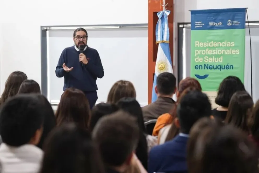El ministro de Salud del Neuquén, Martín Regueiro, destacó que este año ingresaron 173 profesionales al sistema sanitario público. Foto: Neuquén Informa
