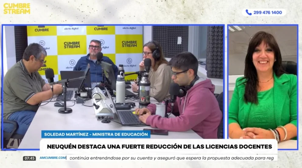 La ministra de Educación neuquina fue entrevistada en el programa "Nada sucede dos veces", por AM Cumbre 1400. Foto: captura de video Cumbre Stream. 