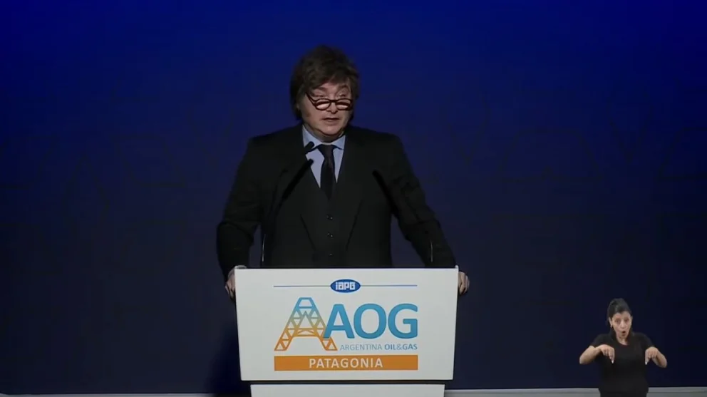 El presidente argentino inaugura oficialmente la más importante exposición de la industria del petróleo y el gas en la Argentina, que se lleva a cabo en Neuquén. 