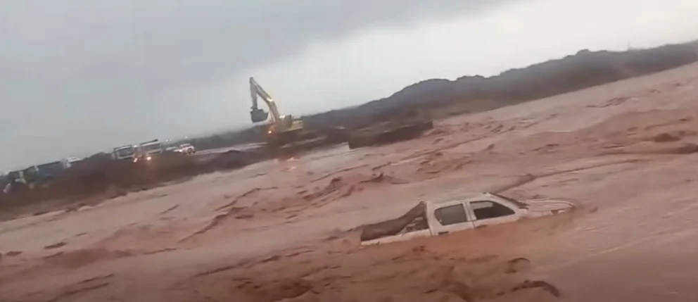 La imagen del arroyo Carranza, cerca de Añelo, en la tarde de este jueves. Foto: captura de video